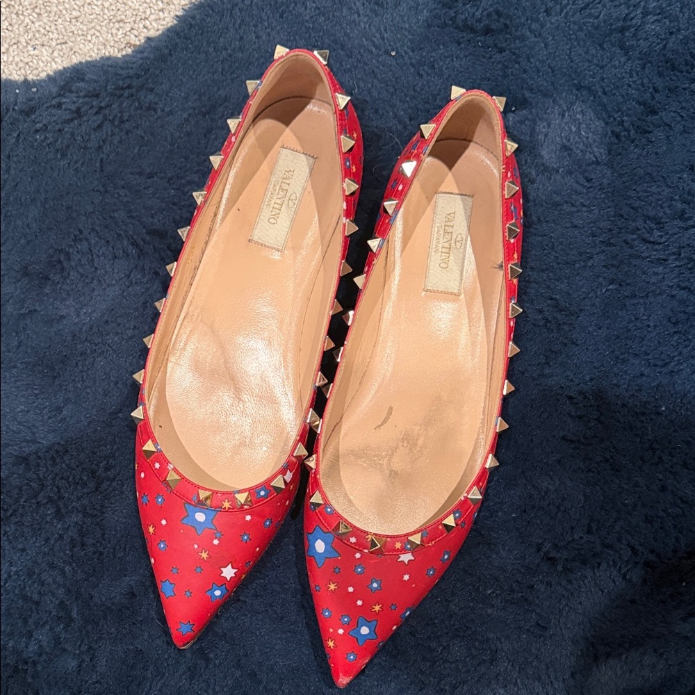 Valentino Red Star-Patterned Flats with Studs